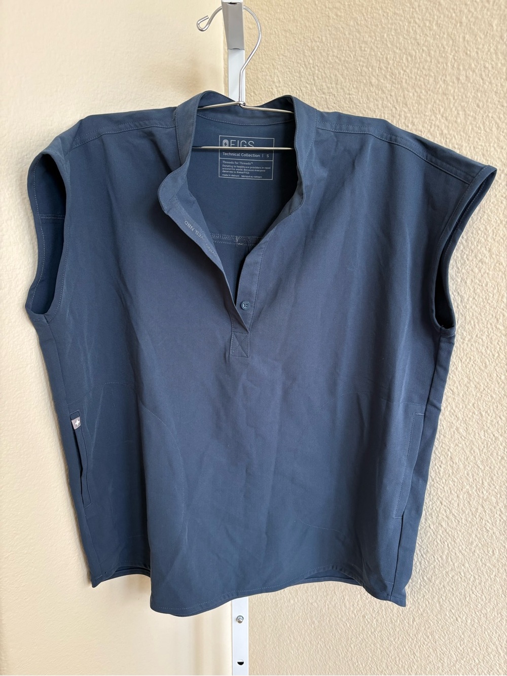 Figs Rafaela Oversized Scrub Top in Dark Harbor - Size S - Picture 6 of 8